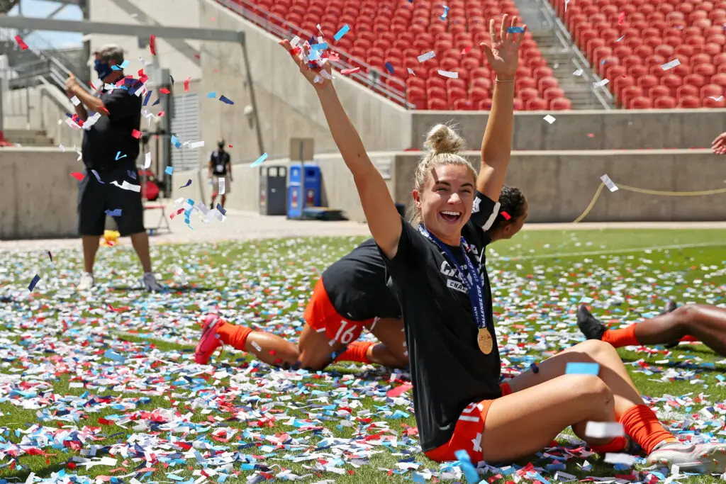 Kristie Mewis celebrat