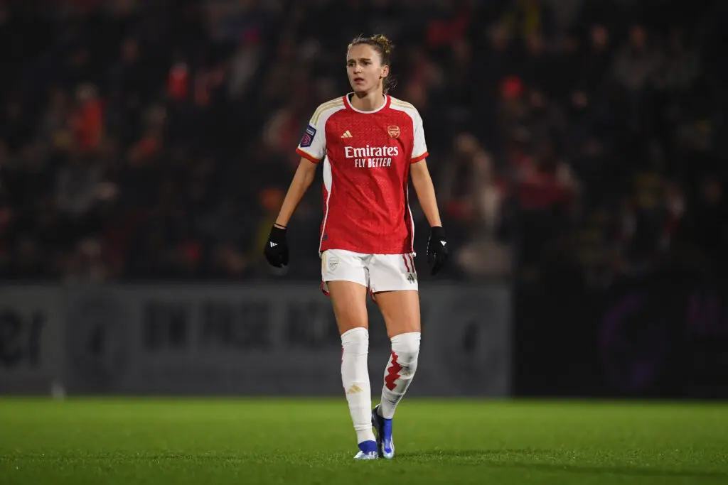 vivienne miedema on the pitch with arsenal
