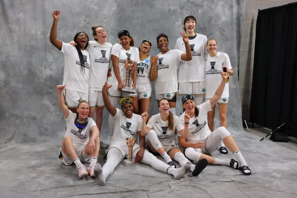 2023 Commissioner's Cup champions New York Liberty celebrate the win