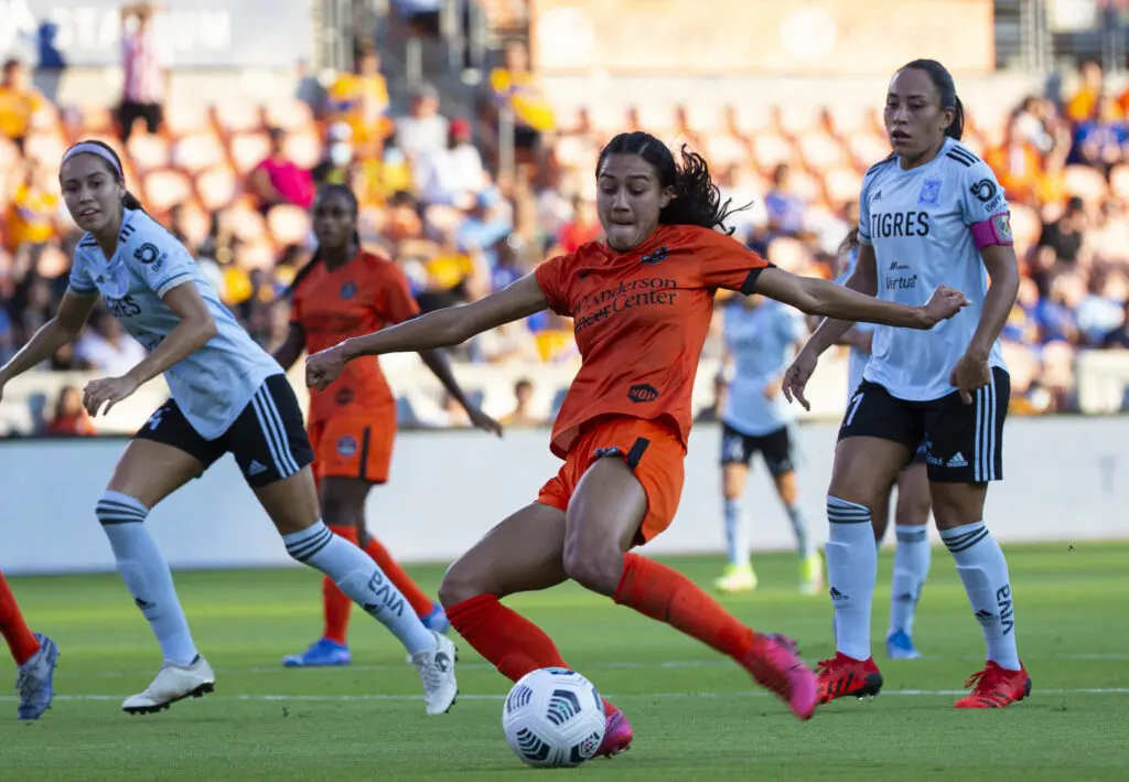 NWSL Houston Dash midfielder Makamae Gomera-Stevens scores on Tigres Femenil
