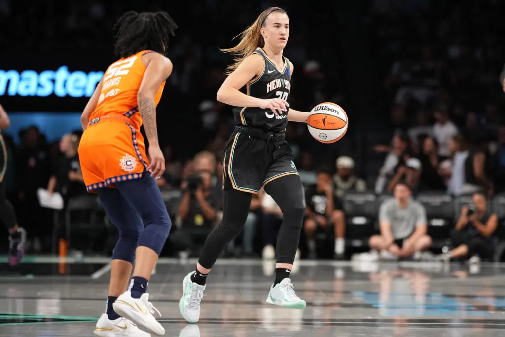 Sabrina Ionescu dribbles the ball in her Liberty's WNBA game with the Connecticut Sun