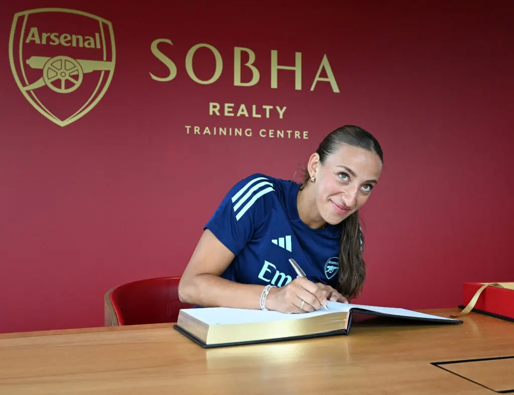 Swedish forward Rosa Kafaji signs her new contract with Arsenal.