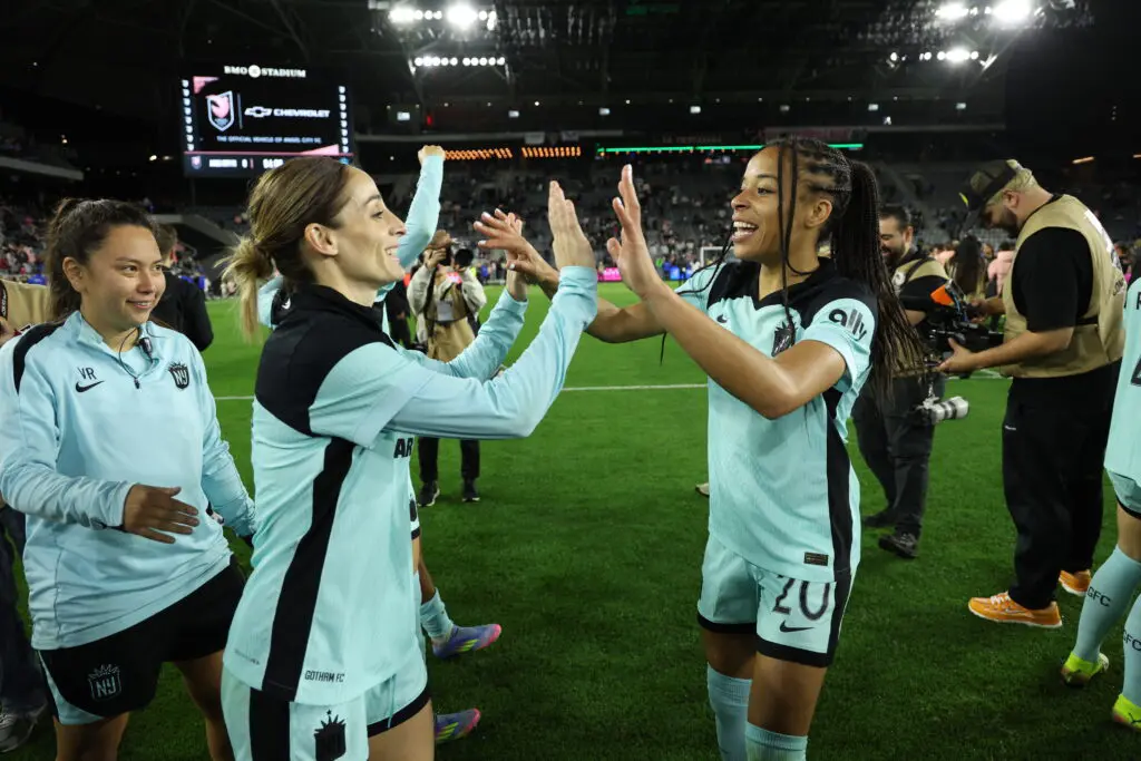 Gotham's Esther and Jessica Silva celebrate a big 2025 NWSL win over Angel City.