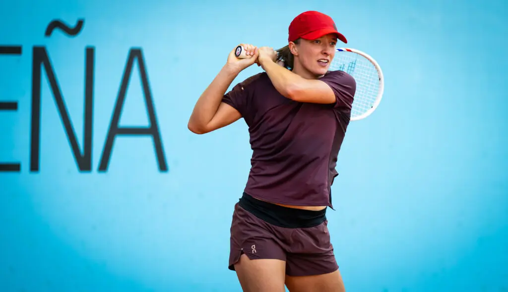 Iga Świątek practices ahead of the 2025 Madrid Open.
