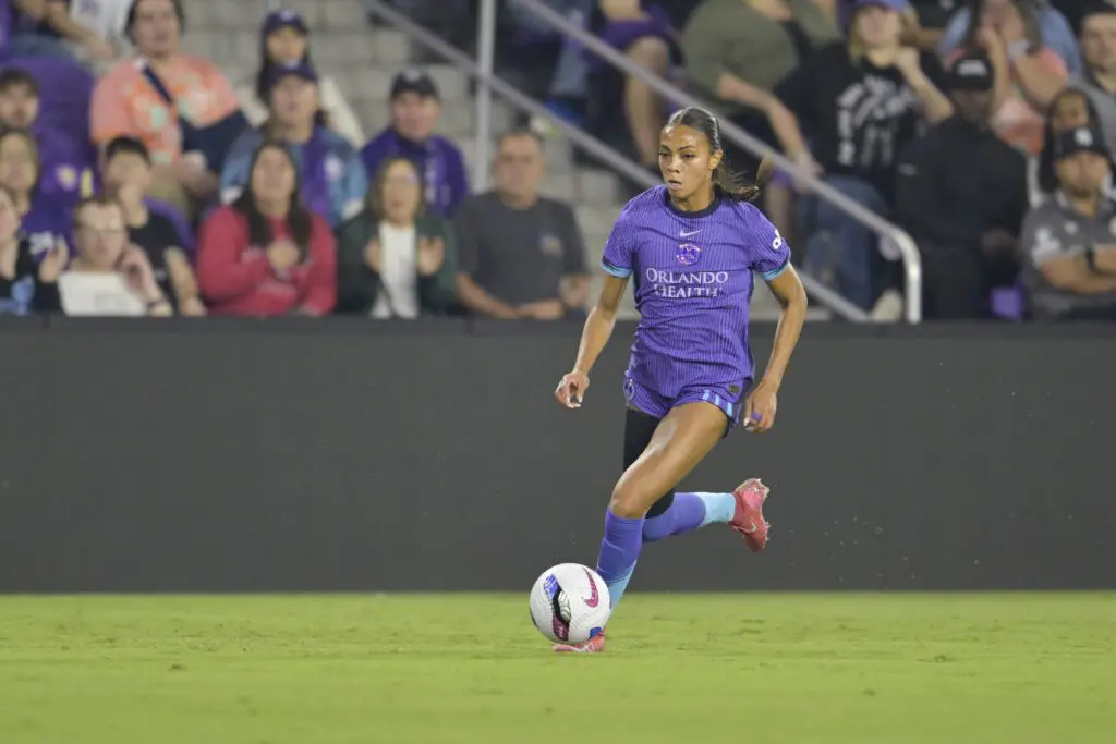 Orlando Pride forward Ally Watt dribbles the ball during a 2025 NWSL match.