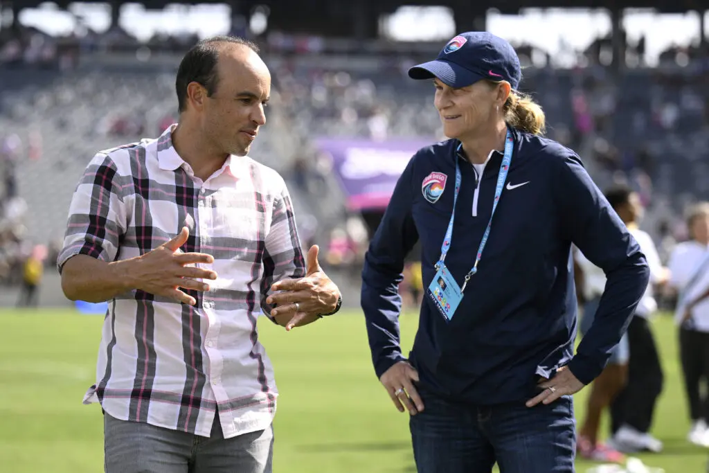 San Diego head coach Landon Donovan talks to Wave president Jill Ellis after a 2024 NWSL match.