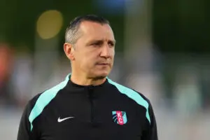 Kansas City Current head coach Vlatko Andonovski looks on during a 2025 NWSL match.