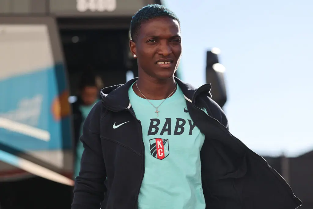 Kansas City Current striker Temwa Chawinga gets off the bus before a 2025 NWSL match.