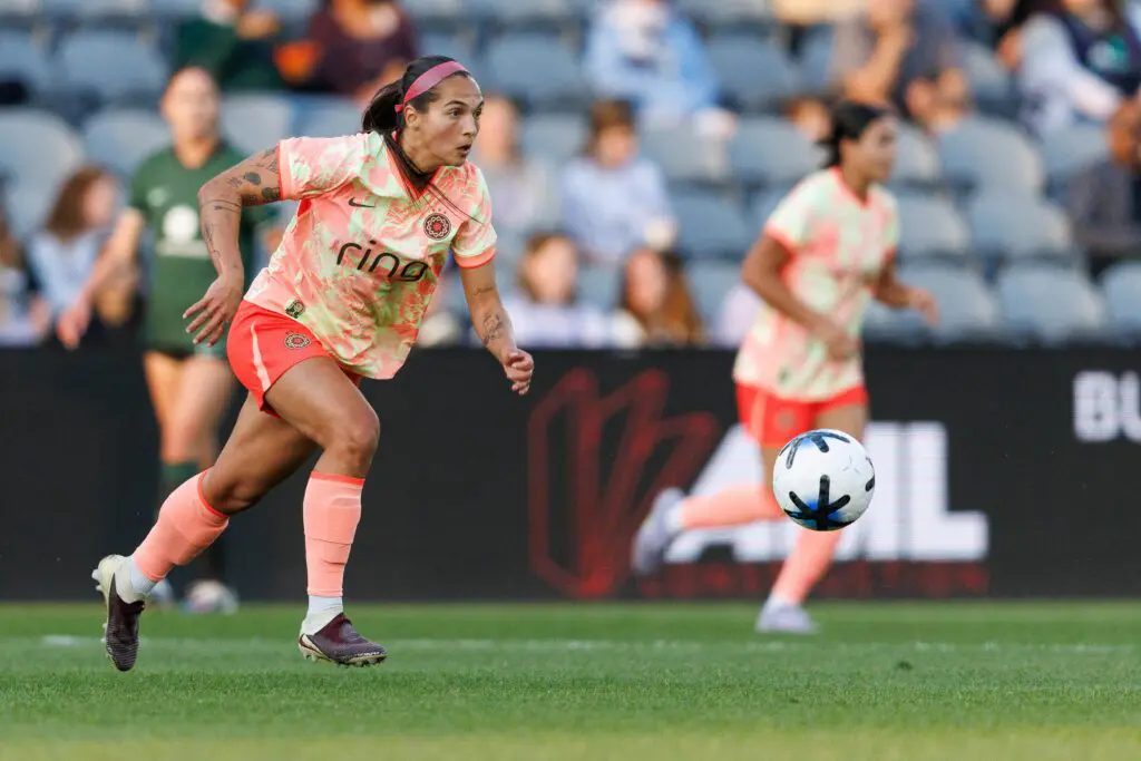 Portland Thorns FC midfielder Deyna Castellanos (10) dribbles the ball in the second half against Racing Louisville FC.