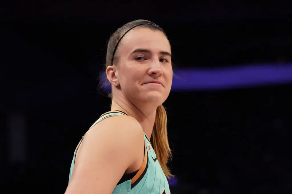 New York Liberty guard Sabrina Ionescu (20) reacts at a fan during the fourth quarter against the Golden State Valkyries at Chase Center.