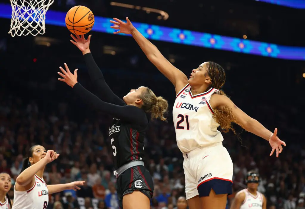UConn Huskies forward Sarah Strong (21) defends against South Carolina Gamecocks guard Tessa Johnson (5) during the semifinal of the Final Four of the women's 2026 NCAA Tournament.