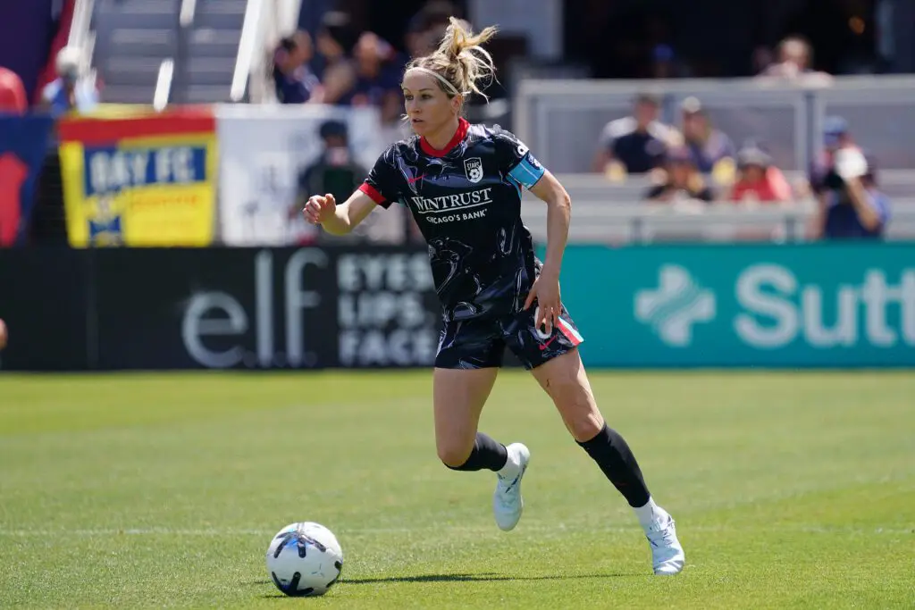 Chicago Stars defender Kathrin Hendrich (6) controls the ball against Bay FC in the first half at PayPal Park.