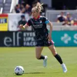 Chicago Stars defender Kathrin Hendrich (6) controls the ball against Bay FC in the first half at PayPal Park.