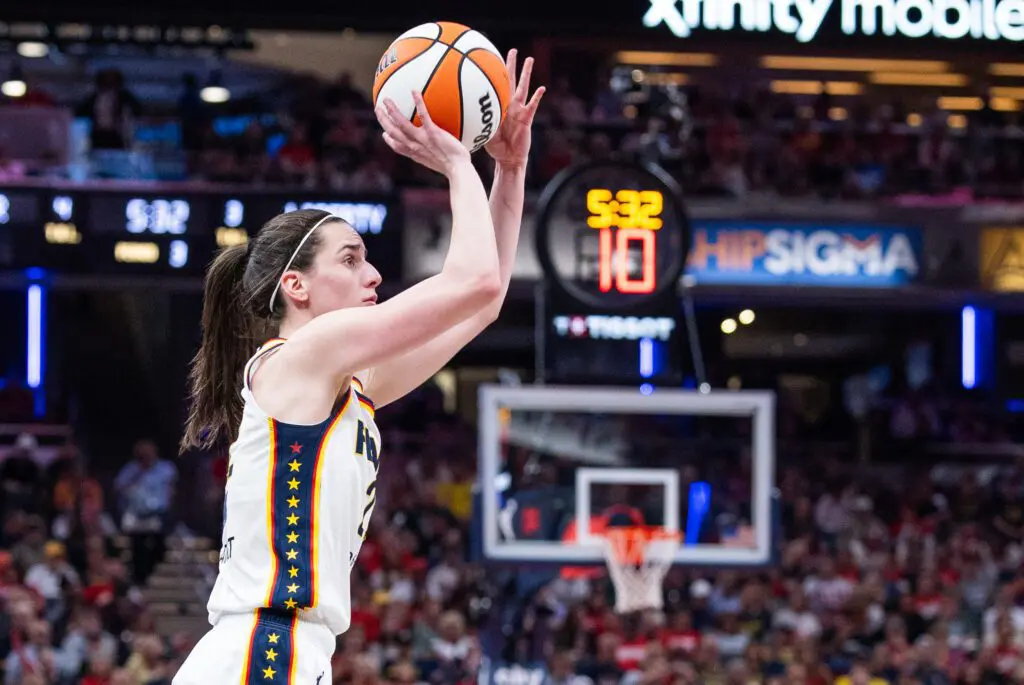 Indiana Fever guard Caitlin Clark (22) shoots the ball in the second half against the New York Liberty at Gainbridge Fieldhouse.