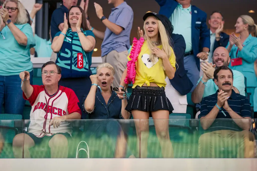 Jeremy Swift, Hannah Waddingham, Juno Temple and Jason Sudeikis in "Ted Lasso."