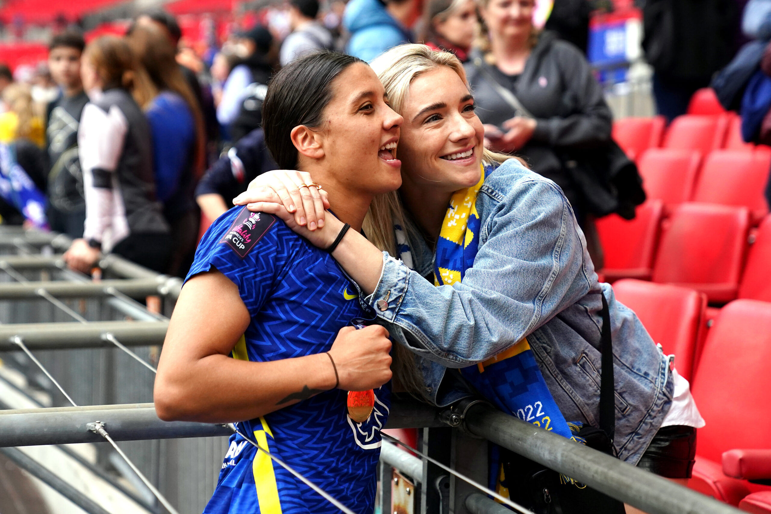 Kristie Mewis Vlogs Her Trip To Cheer On Fiancée Sam Kerr In London ...