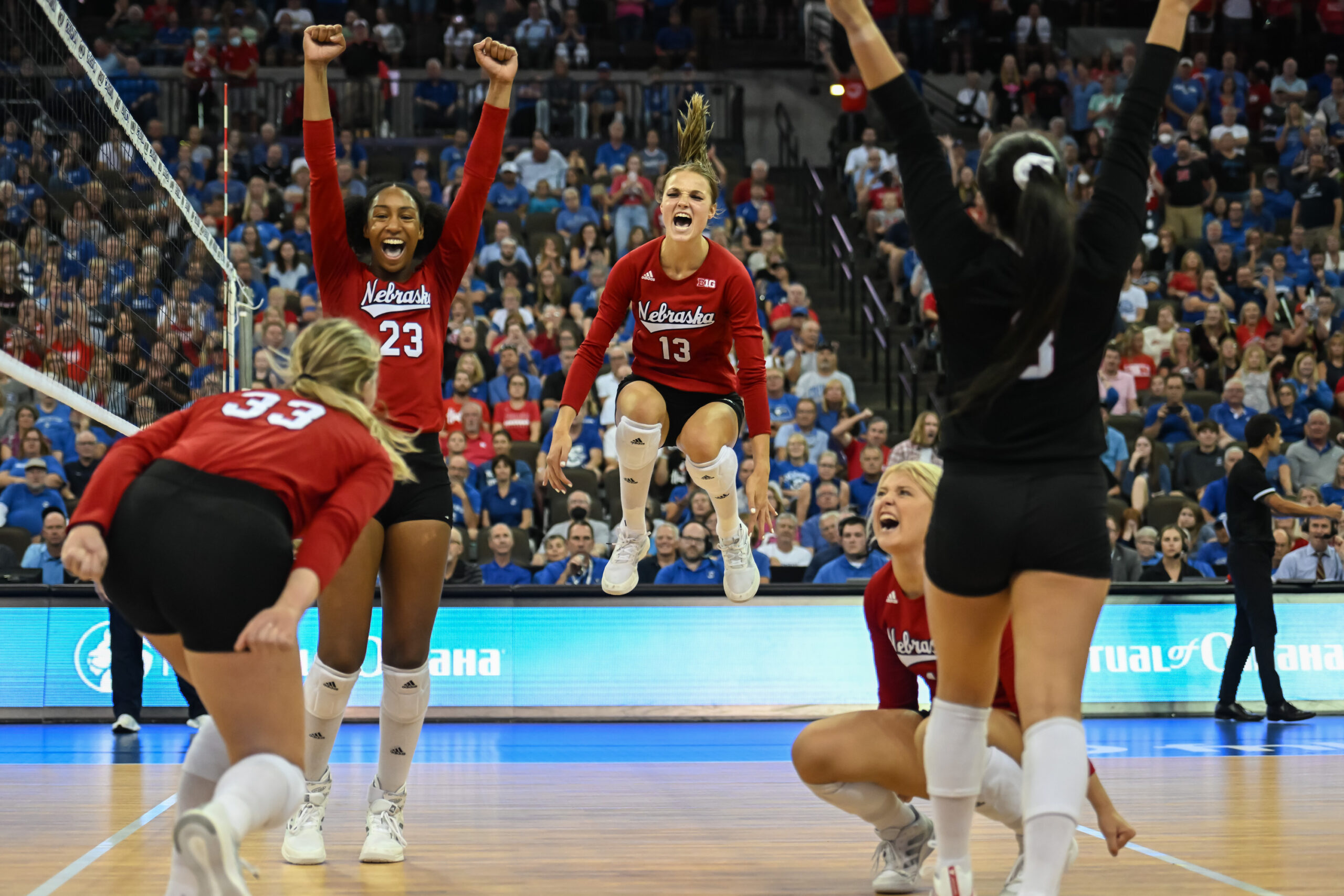 Nebraska volleyball shatters record with football stadium sellout