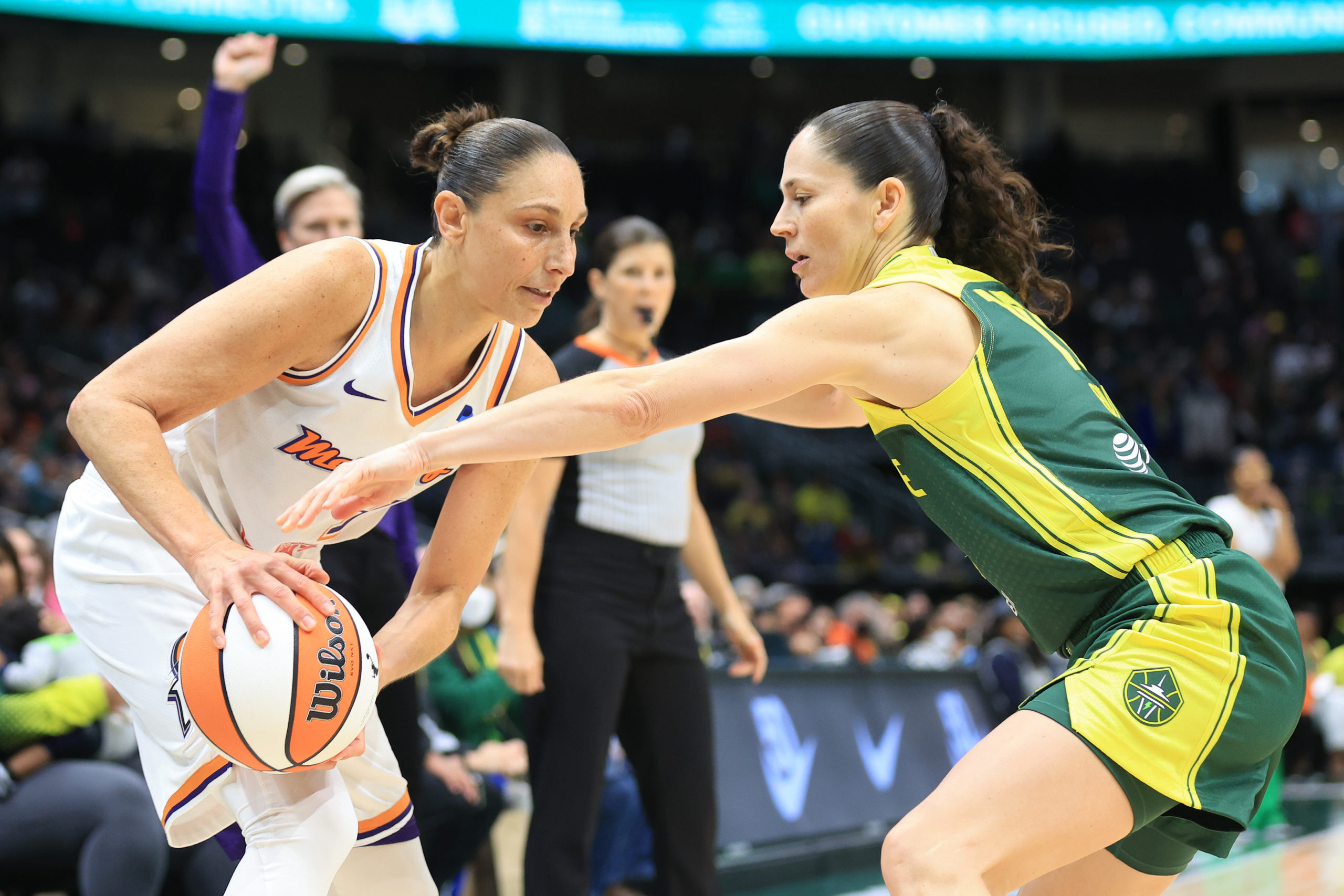 WNBA Sue Bird & Diana Taurasi サイン入り写真 Diana Taurasi on jump ball with Sue Bird: 'If I lose this I'm done