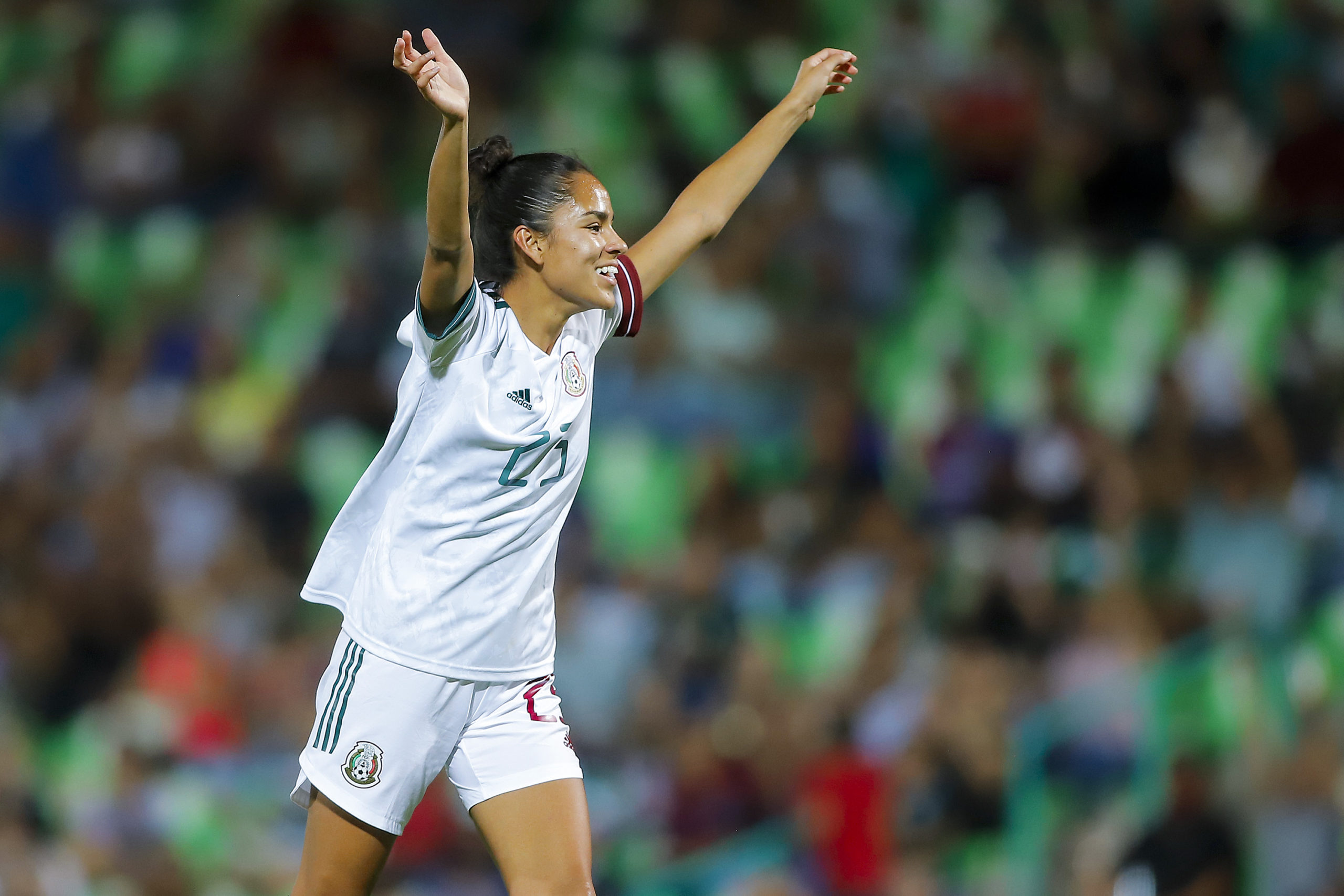 Tigres vs America Mia Fishel stars on Liga MX Femenil Final♒ Descubra