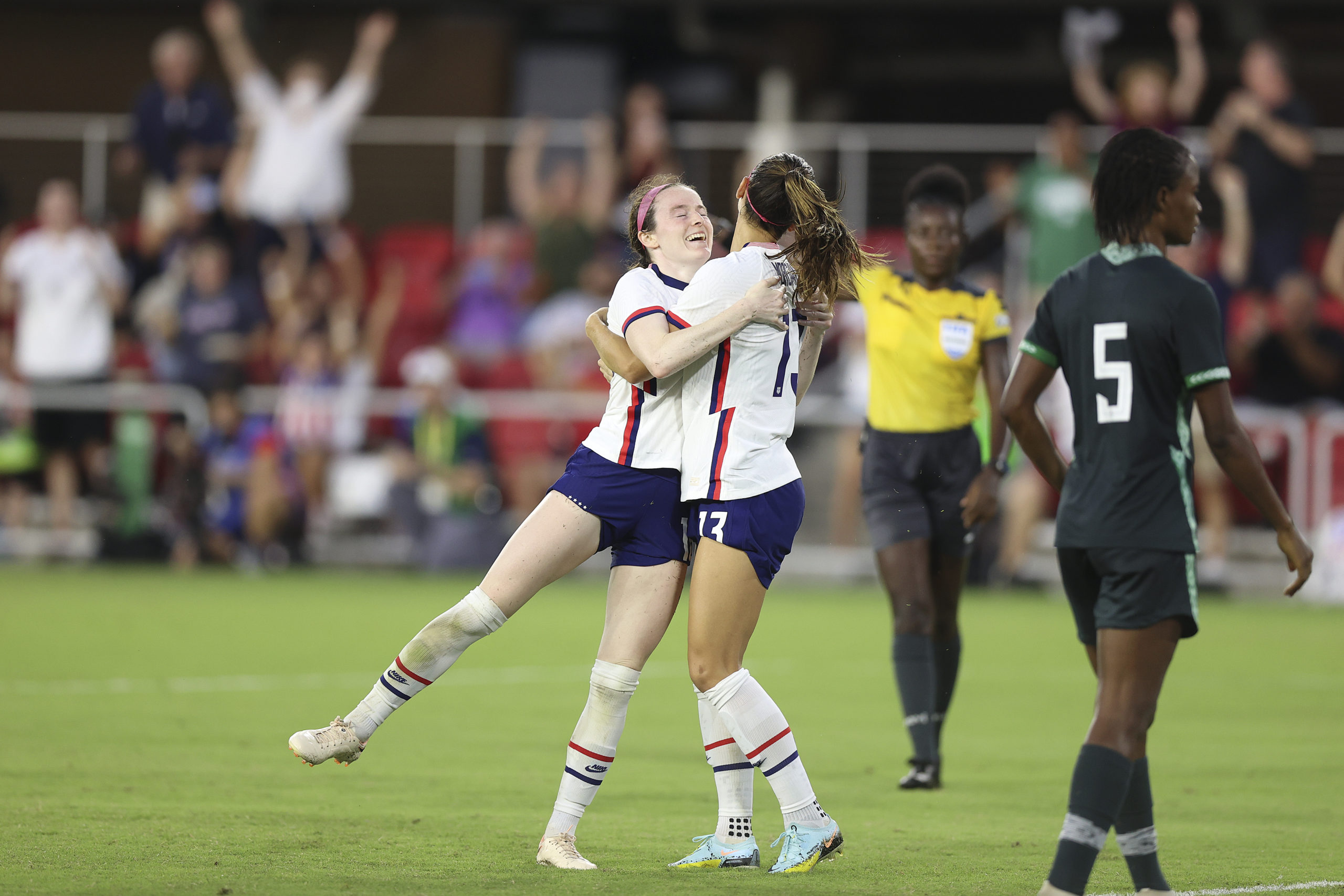 Megan Rapinoe Rose Lavelle Connect On Game Winning Goal For Uswnt