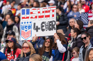 uswnt fans cheer at 2023 fifa women's world cup in australia
