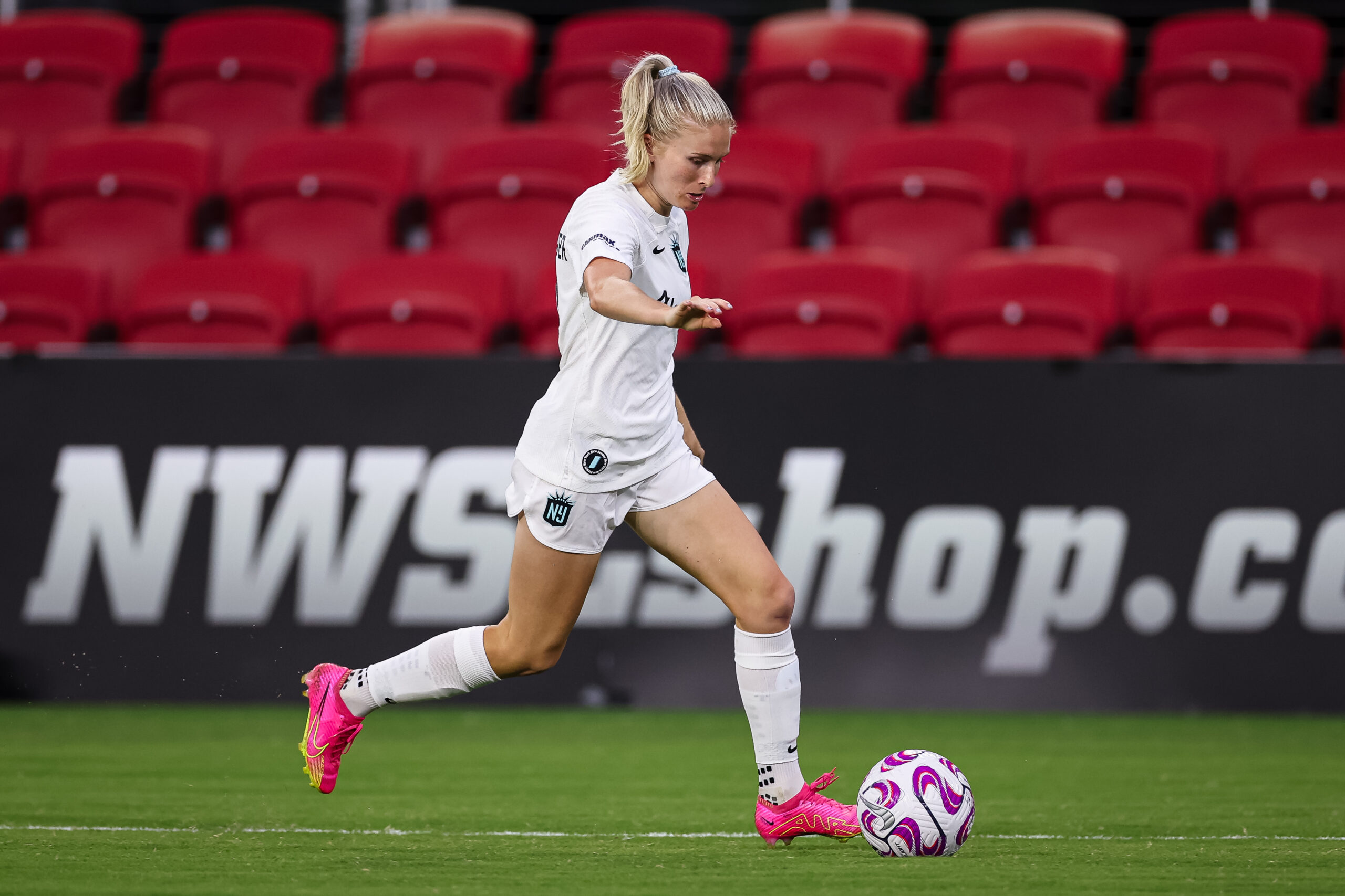 Gotham FC’s Jenna Nighswonger wins NWSL Rookie of the Year Just Women