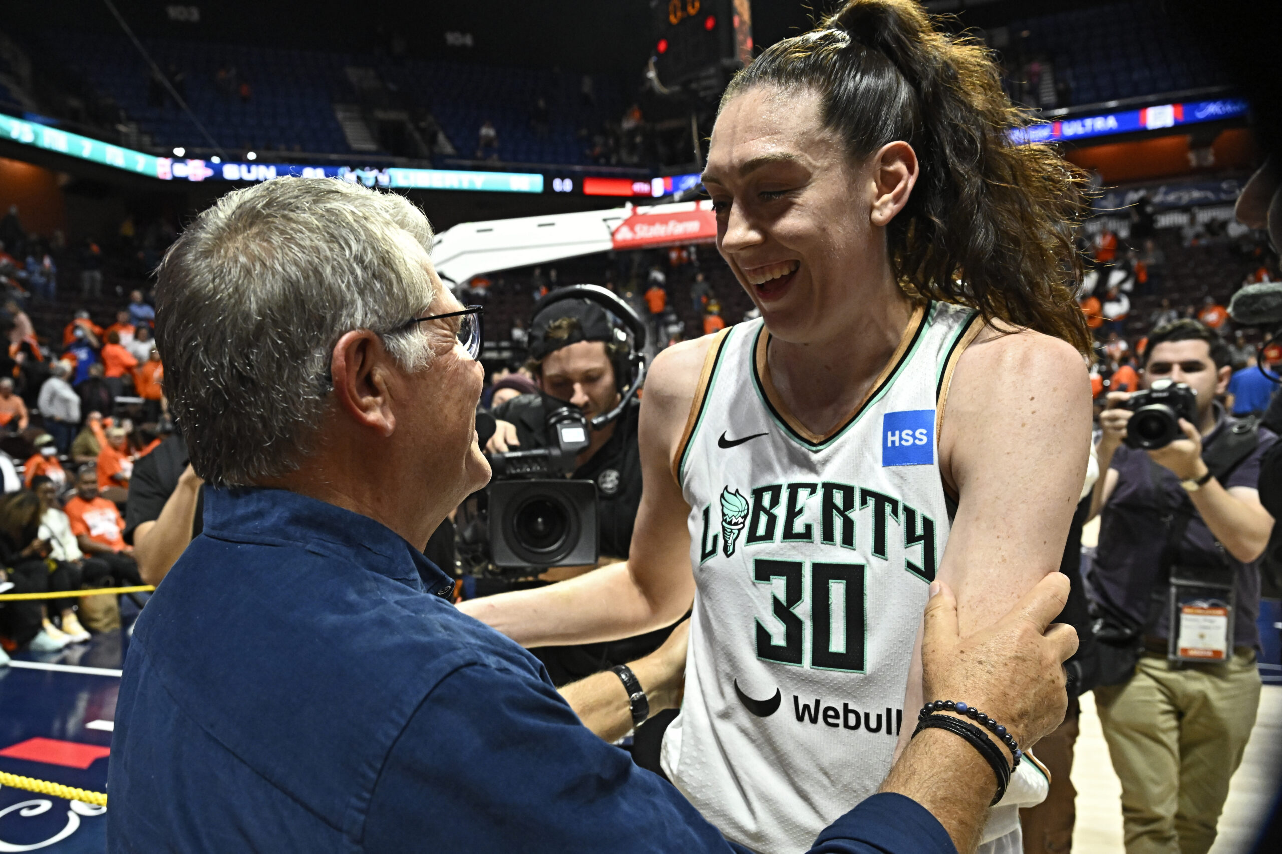 Geno Auriemma And UConn Basketball Attend Liberty-Sun Game - Just Women ...