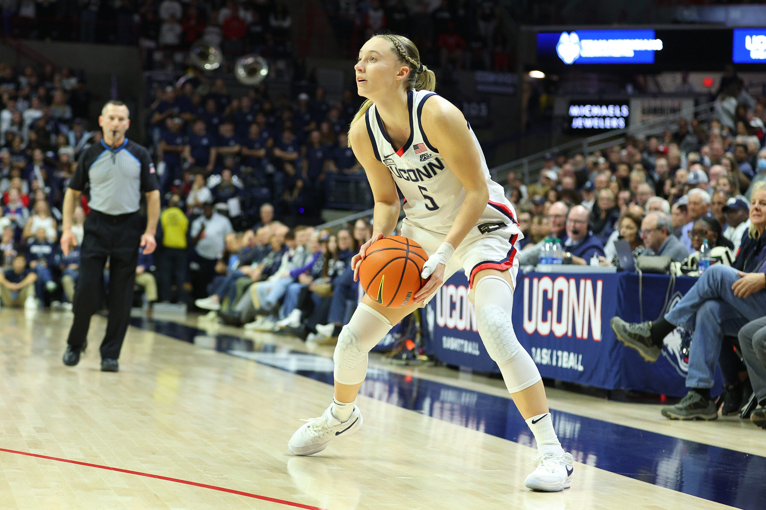 UConn’s Paige Bueckers Brings ‘Minnesota Nice’ To Homecoming Game ...