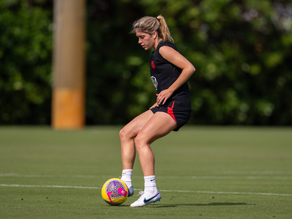 Korbin Albert passes the ball during USWNT training at Florida Blue Training Center on November 28, 2023. (Brad Smith/ISI Photos/USSF/Getty Images for USSF)