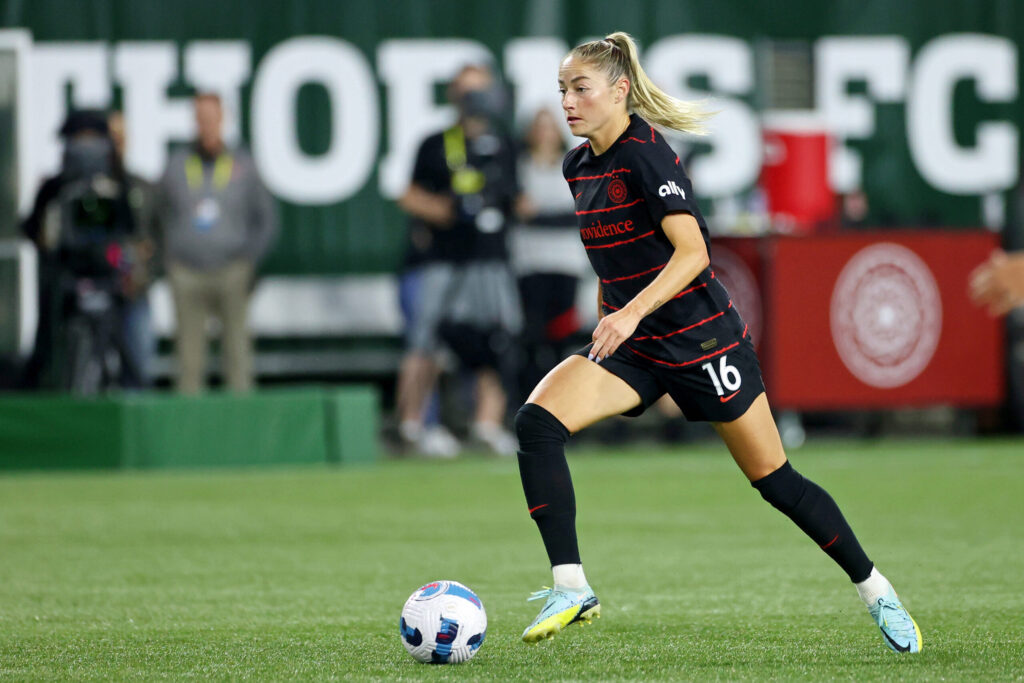 Janine Beckie dribbles the ball down the field during a Portland Thorns NWSL match