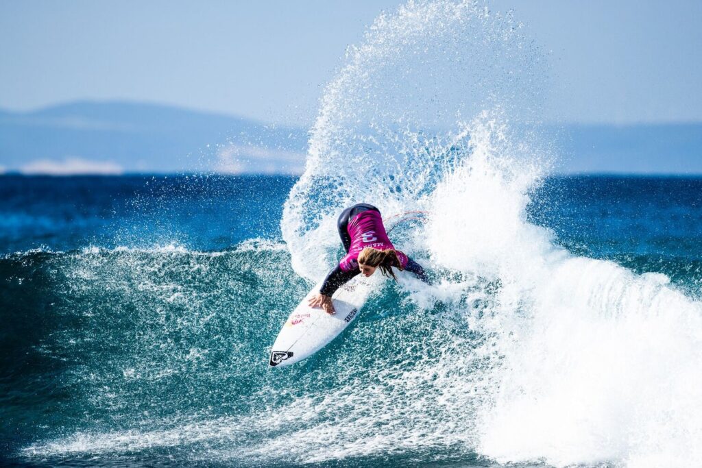 Caroline Marks surfing/ JWS