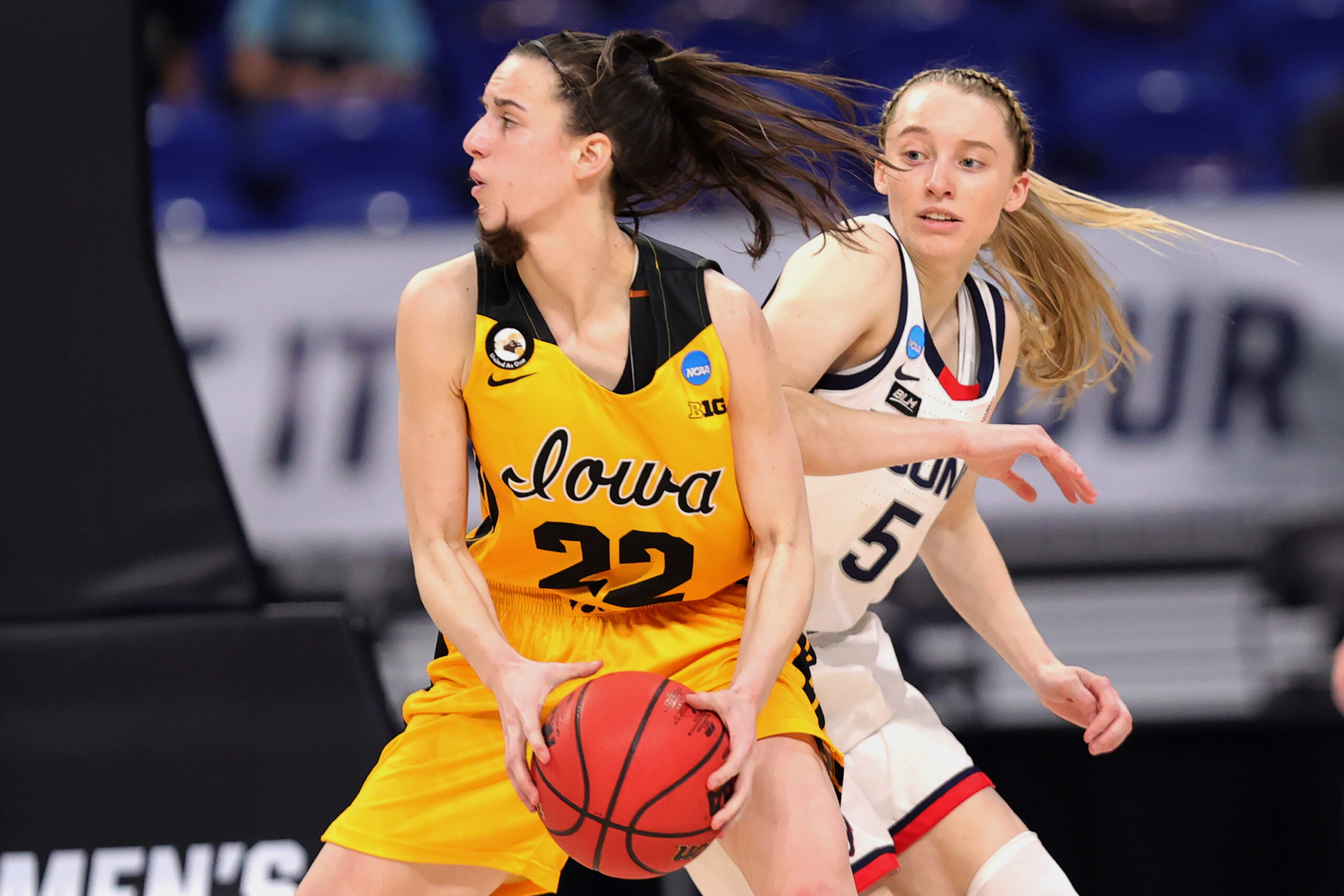 Caitlin Clark praises Paige Bueckers ahead of Iowa-UConn Final Four matchup