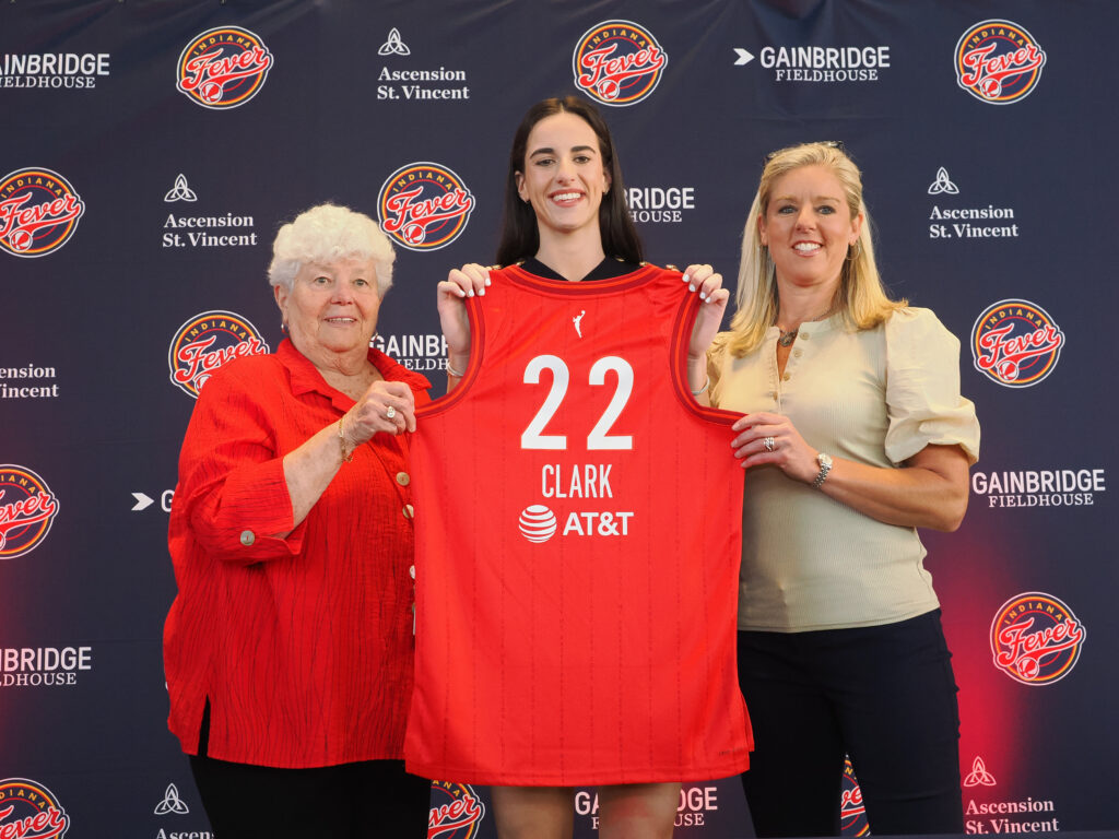 Clark of the Indiana Fever poses for a photo with Lin Dunn and Christie Sides during her introductory press conference on April 17, 2024