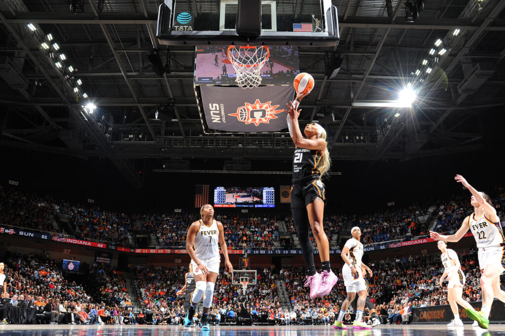 indiana fever vs connecticut sun in wnba opening day