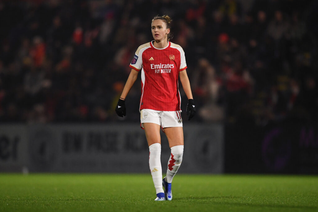 vivienne miedema on the pitch with arsenal
