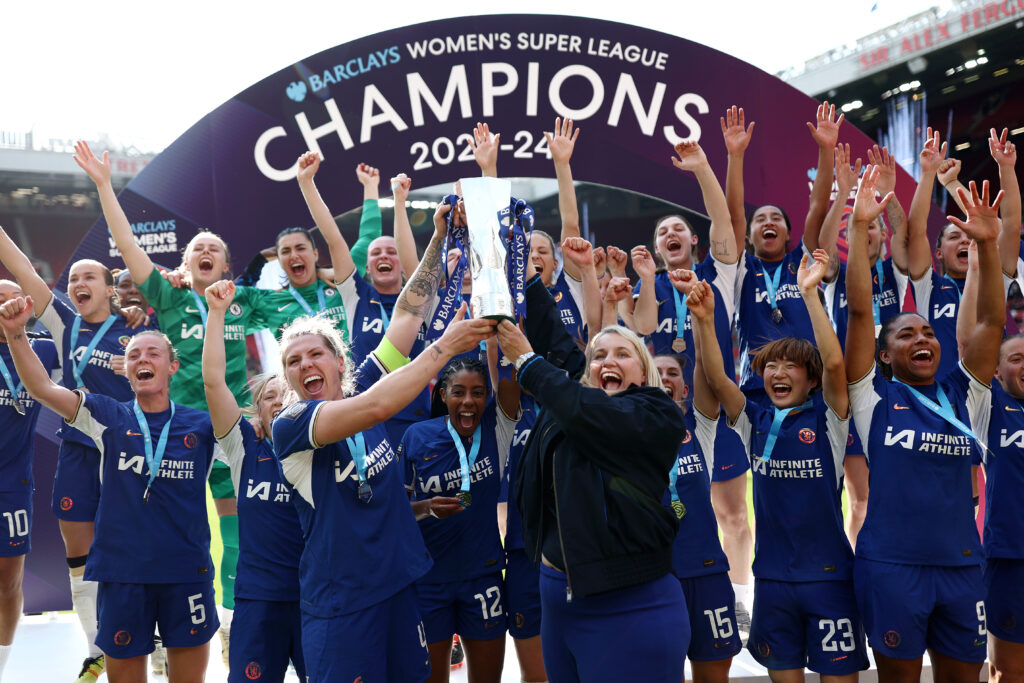 chelsea fc celebrating their wsl title win