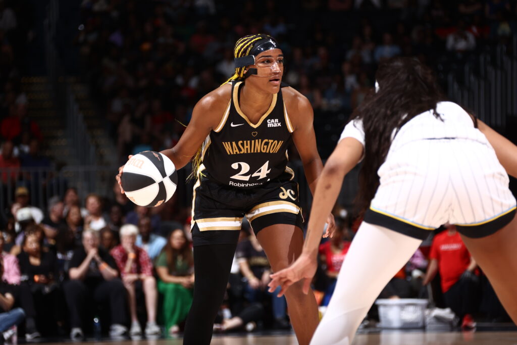 mystics aaliyah edwards on the court against the chicago sky