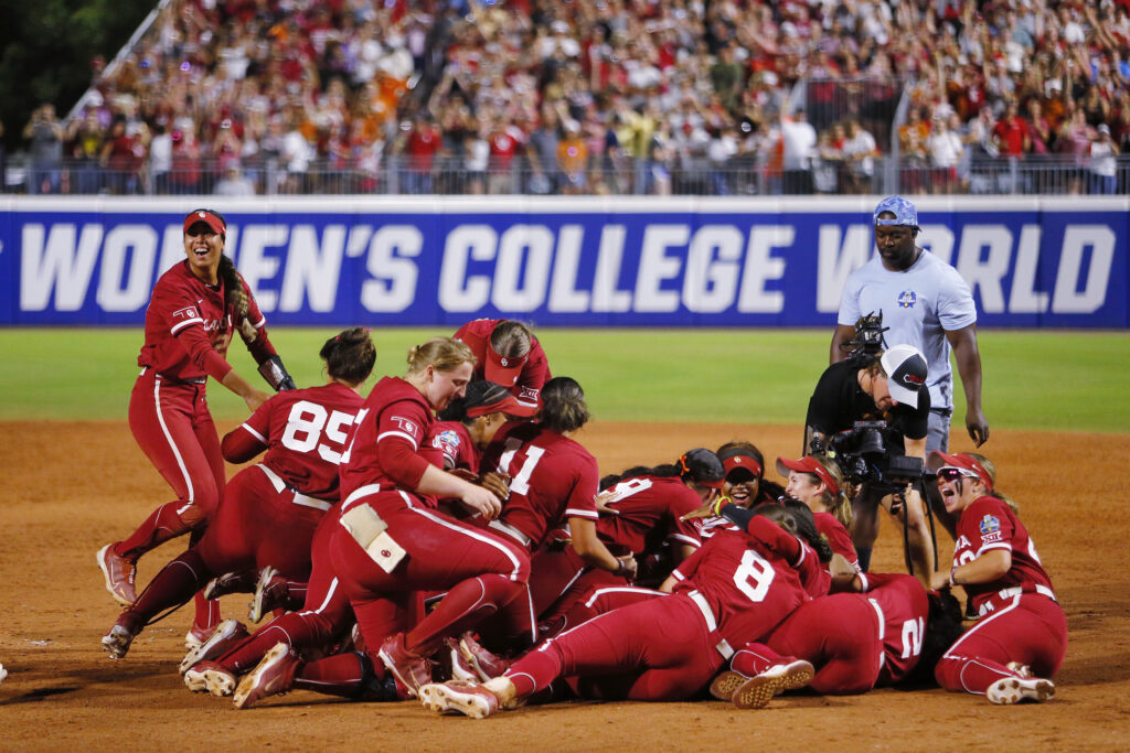 Oklahoma Sooners celebrate winning the Championship Finals of the 2024 NCAA Women's College World Series against the Texas Longhorns