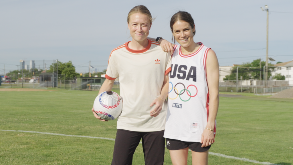 Emily Sonnett chats with her former USWNT teammate Kelley O'Hara