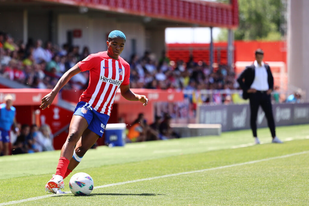 Rasheedat Ajibade of Atlético de Madrid controls the ball on the touchline during a match.