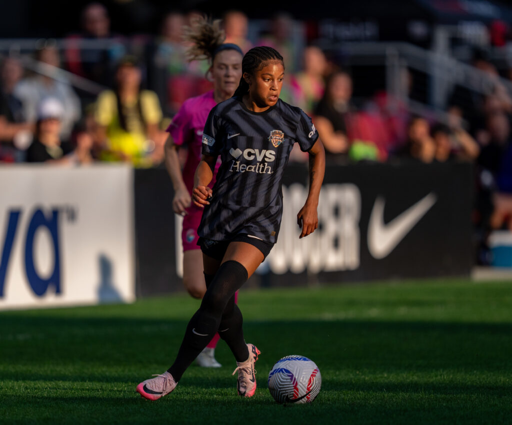 Washington's Croix Bethune dribbles the ball in a match.