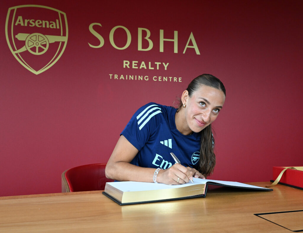 Swedish forward Rosa Kafaji signs her new contract with Arsenal.