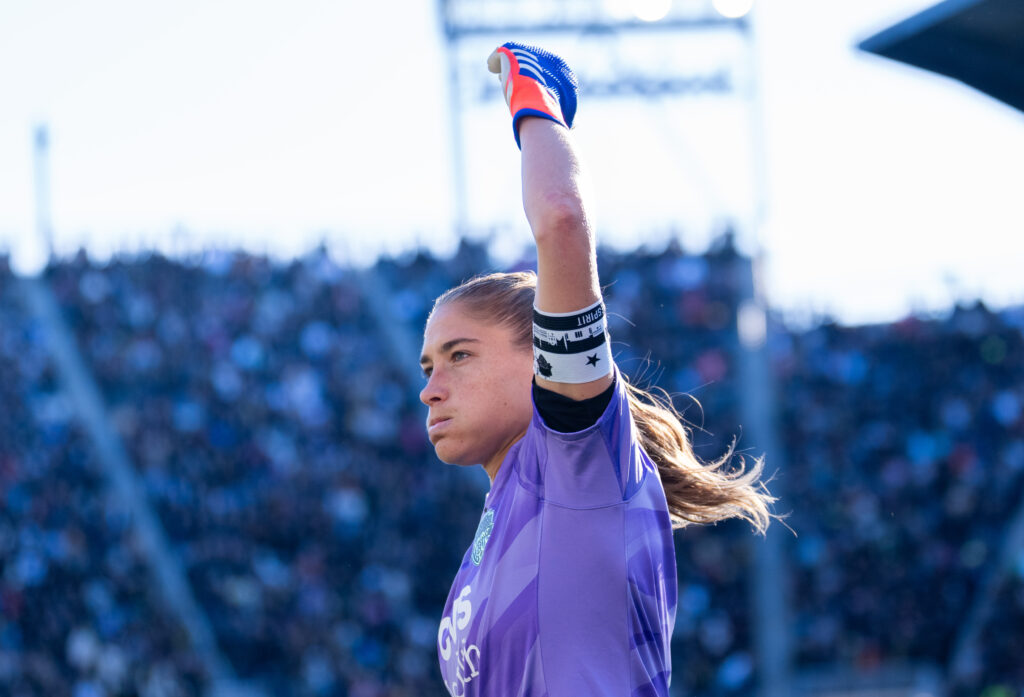 Washington Spirit goalkeeper Aubrey Kingsbury lifts her arm in victory at the NWSL semifinals.