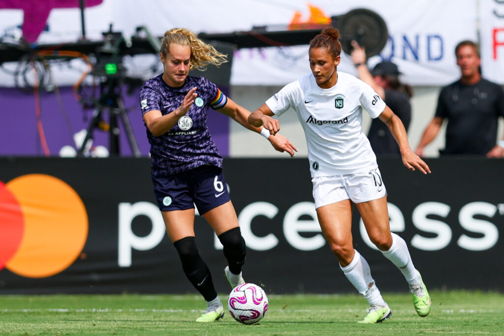 Racing Louisville's Jaelin Howell battles Gotham's Lynn Williams for the ball during a match.