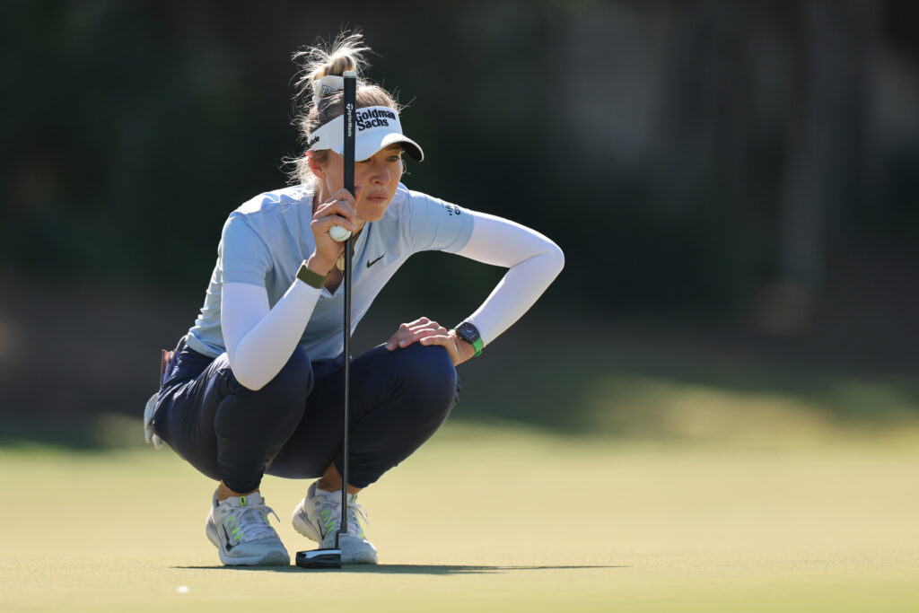 Nelly Korda lines up a putt at the 2024 CMA Group Tour Championship.