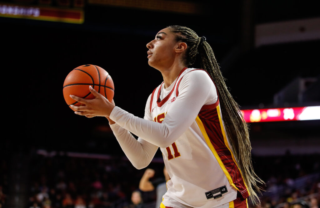 USC basketball's Kennedy Smith lines up a shot during a game.