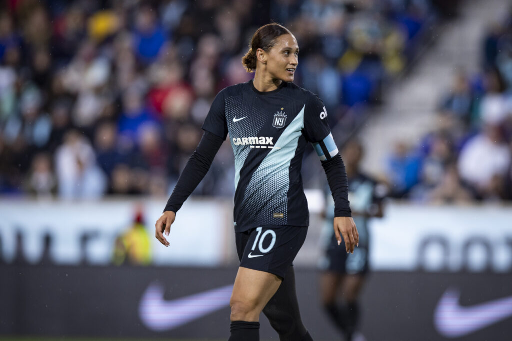 Gotham star Lynn Biyendolo looks across the pitch during a 2024 NWSL match.