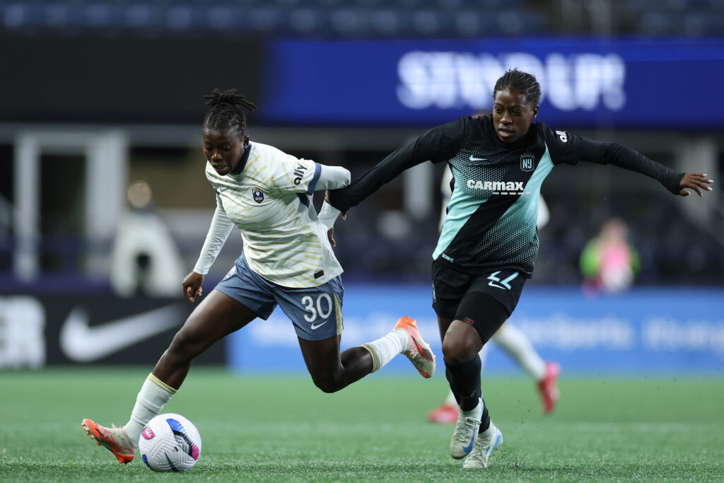 Gotham's Mandy Freeman competes for the ball with Seattle's Nerilia Mondesir during their 2025 NWSL Kickoff match on Saturday.