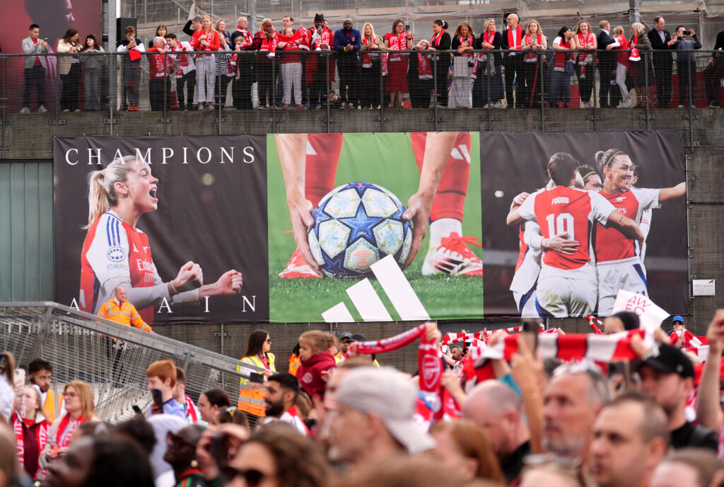 Arsenal fans gather for the 2024/25 UEFA Champions League celebration parade.