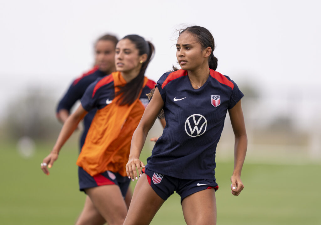 USWNT players Alyssa Thompson and Sam Meza eye the ball during a June 2025 training camp.